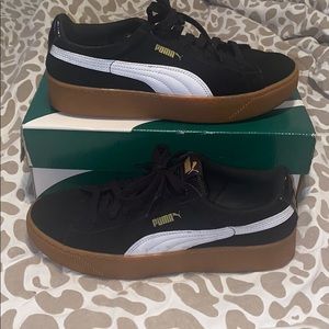 Size 9 Puma sneakers